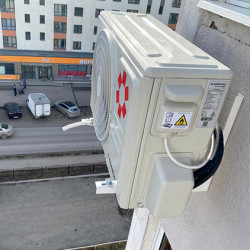 Установка кондиционера через балкон